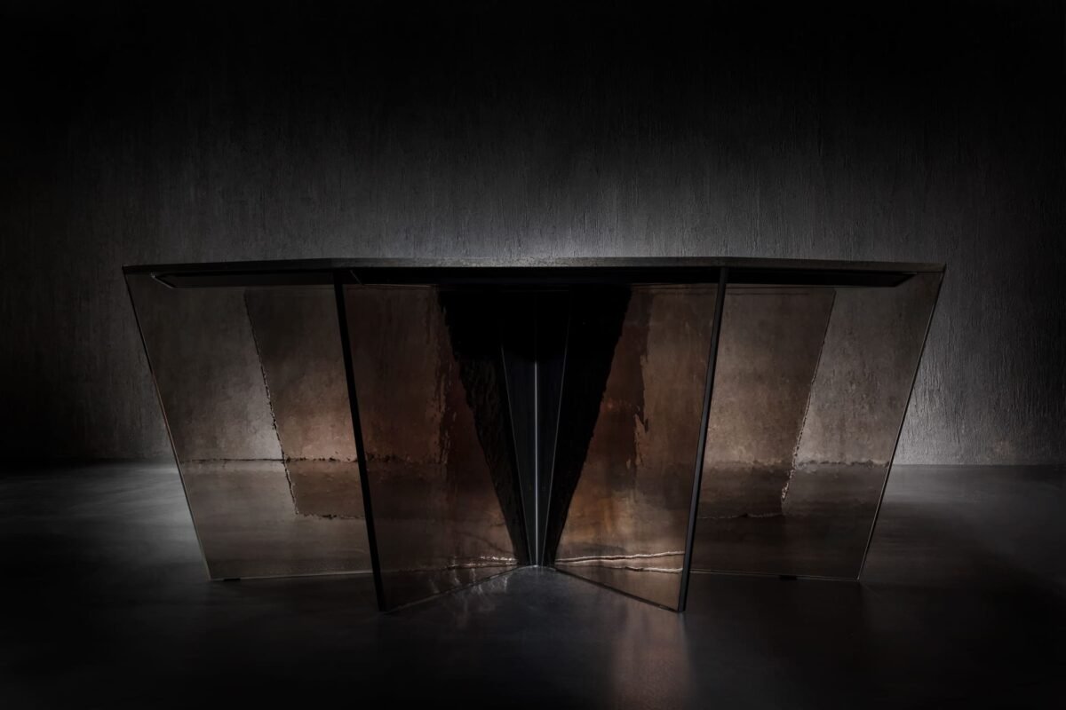 Henge Gotham Table collection
